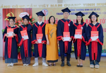 LỄ BẾ GIẢNG VÀ TRAO BẰNG TỐT NGHIỆP