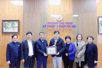 Trường Cao đẳng Kỹ thuật Y Dược Hà Nội gặp mặt và làm việc cùng đoàn đại biểu đến từ Học viện sắc đẹp Ermoso Gwangju (Hàn Quốc).