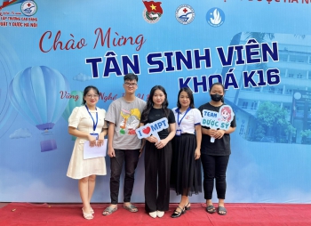 Phấn khởi và hào hứng: Ngày hội nhập học tại Trường Cao đẳng Kỹ thuật Y Dược Hà Nội